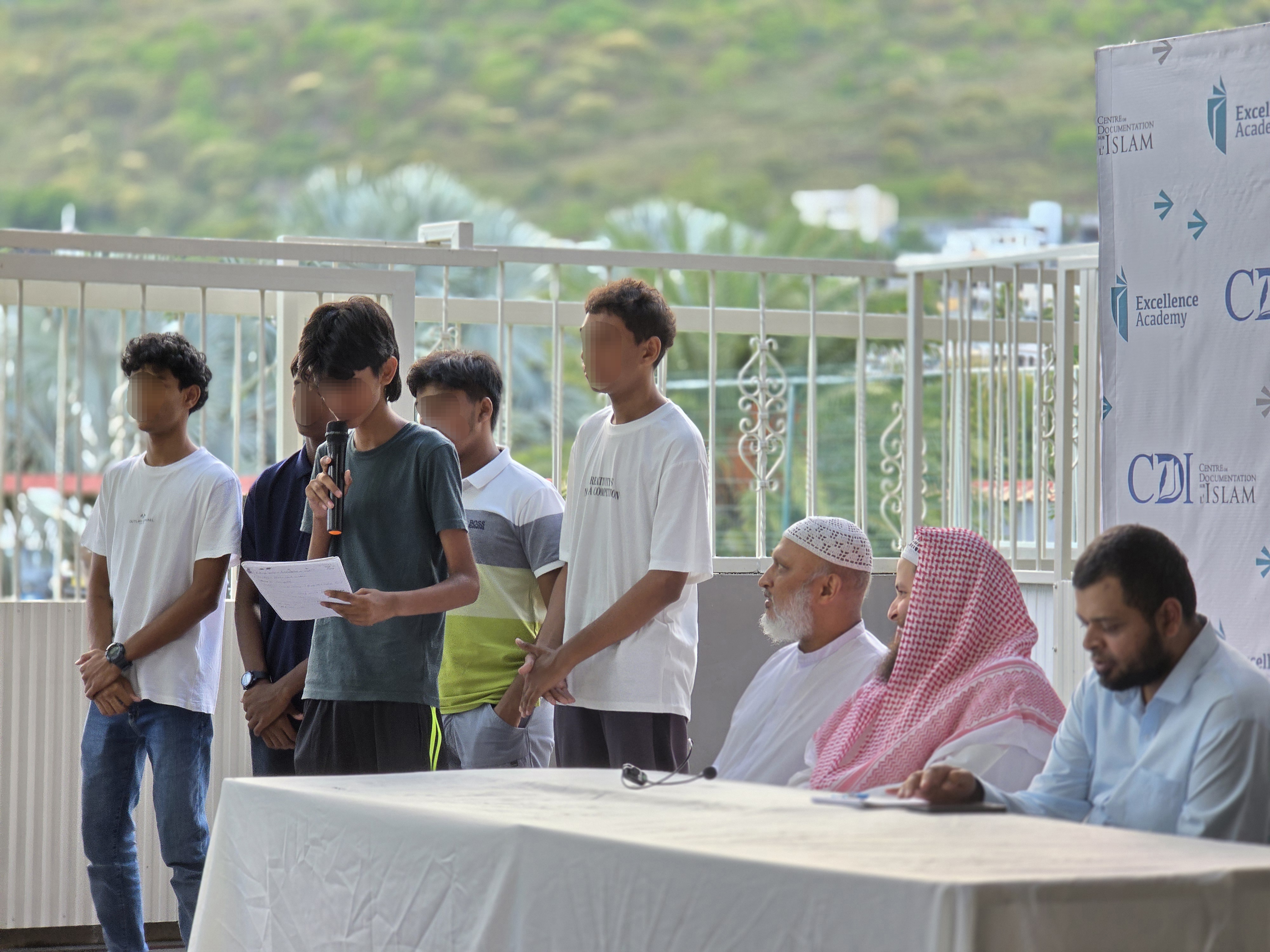 Group of students doing a presentation 